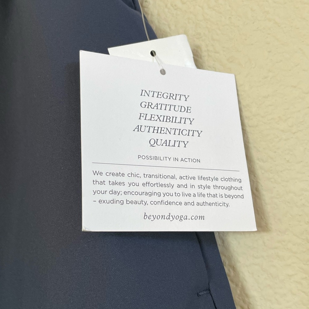 Beyond Yoga Women's XS Status Shorts Nocturnal Navy Blue Jetstretch Woven Stretc - Picture 8 of 16